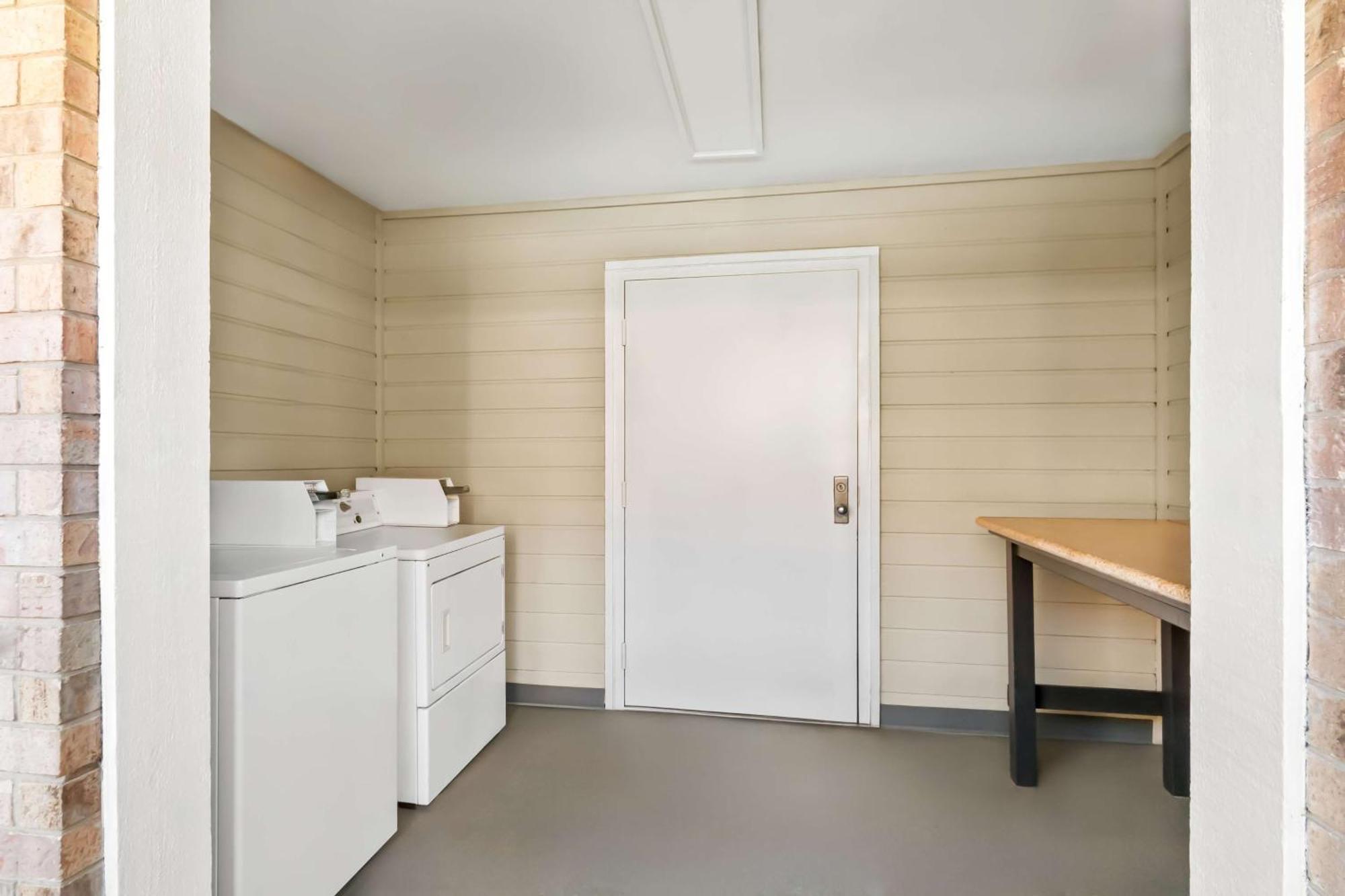 Surestay Plus By Best Western San Antonio Fiesta Inn Екстер'єр фото