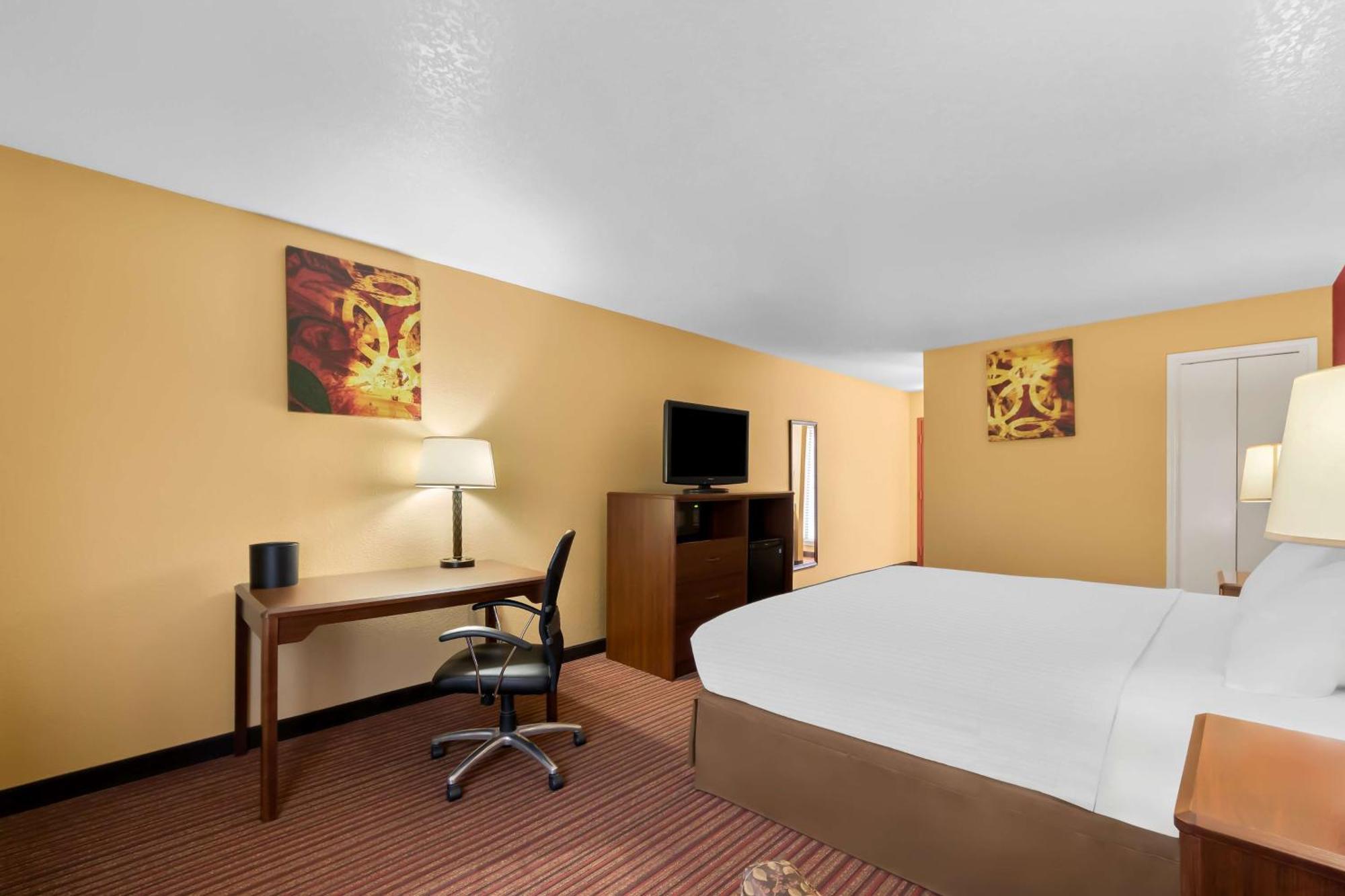 Surestay Plus By Best Western San Antonio Fiesta Inn Екстер'єр фото