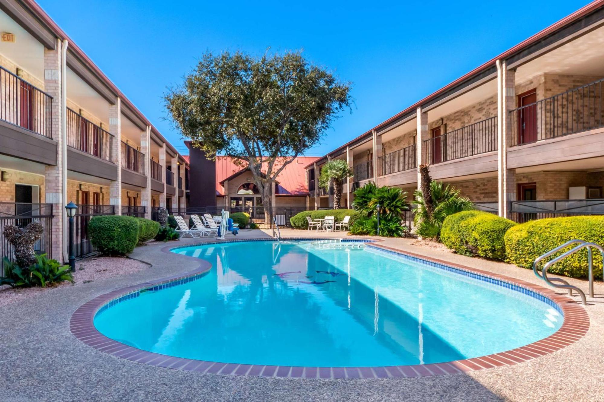 Surestay Plus By Best Western San Antonio Fiesta Inn Екстер'єр фото